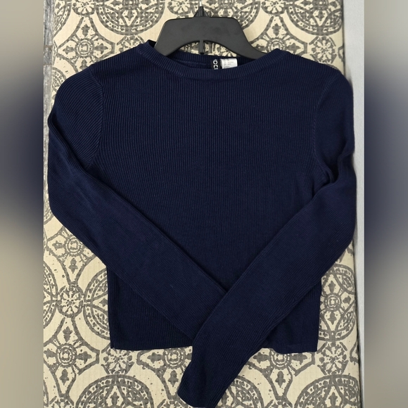 H&M Divided Navy Long Sleeve SweaterTop - Picture 2 of 7